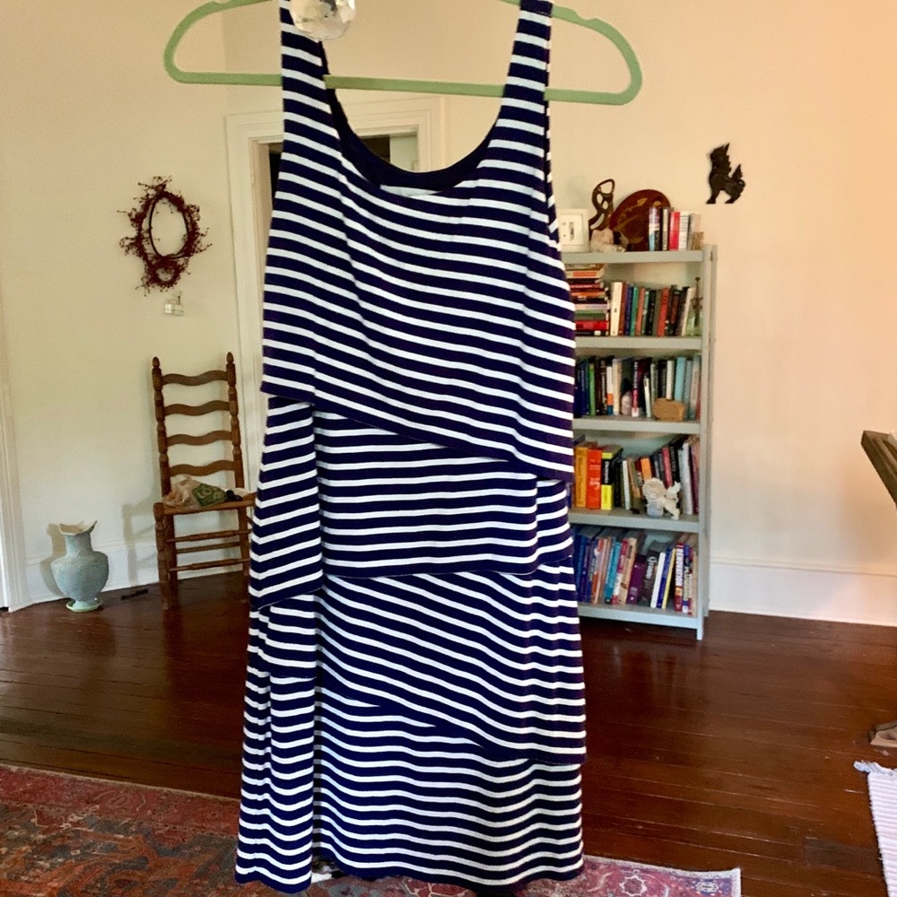 🧘🏻‍♀️ LOFT Navy Tiered Dress Size Small